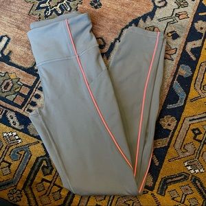 Gap Fit Gray Activewear Leggings with Pink Piping and Pockets